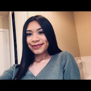 Meet your Posher, Emiley